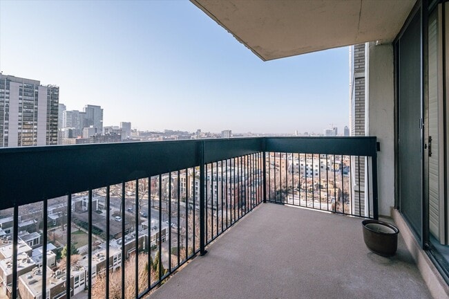 Photo - 1460 N Sandburg Terrace Unit 1801