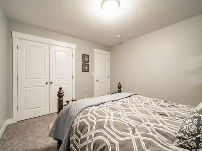 Photo - 132 W Silver Springs Dr
