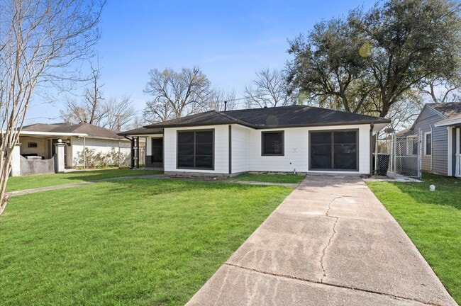 Photo - 5326 Newkirk Ln