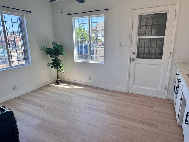 1542 W 60th St Unit 1
