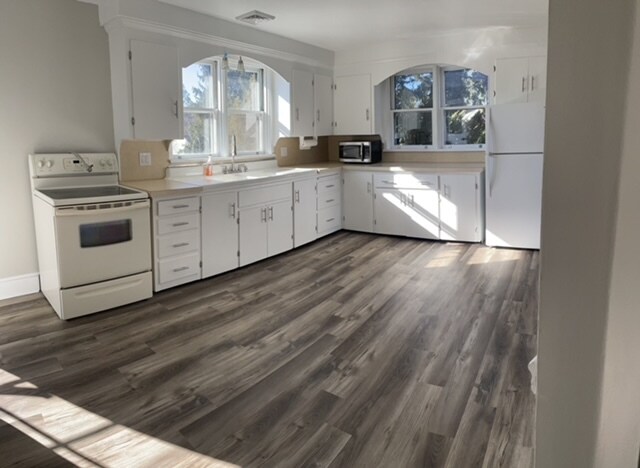 New floor, Room for a table or small island. - 1240 Manor St Unit 2