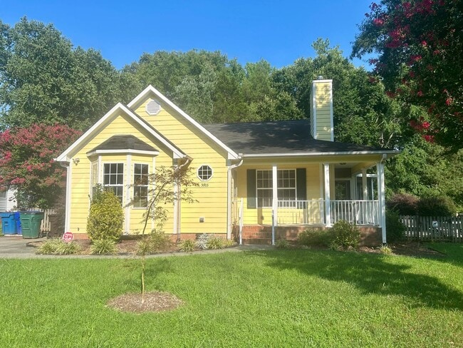 Building Photo - Newly renovated 3 bedroom with fenced yard and screened porch!