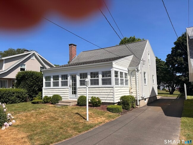 Building Photo - 7 Nehantic Dr