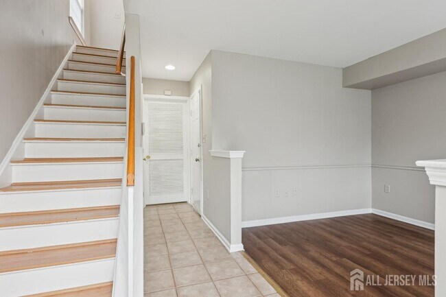 Photo - 121 Giera Ct