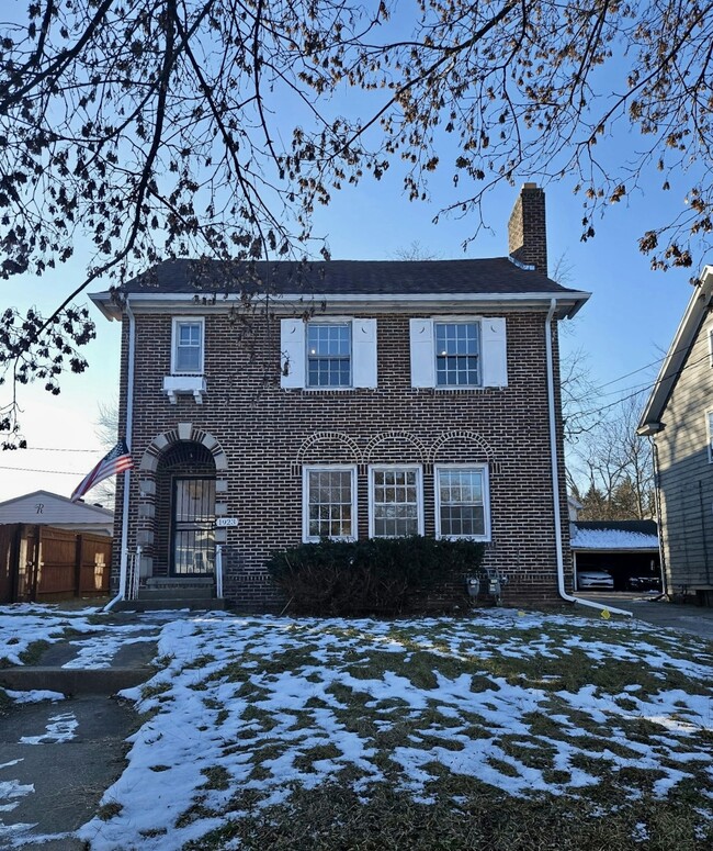 Building Photo - 1923 Freeman St Unit Lower