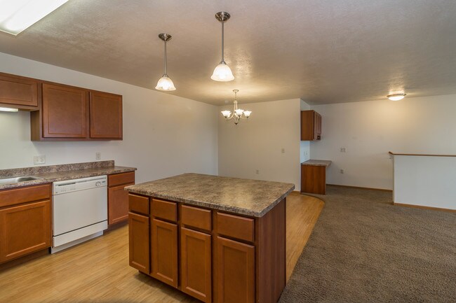 Photo - Bristol Court Apartments