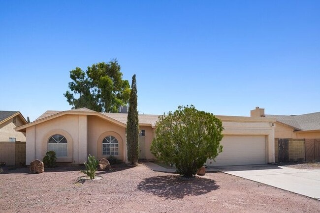 Building Photo - Southwest Area -3 bedroom, 2 bath Home wit...