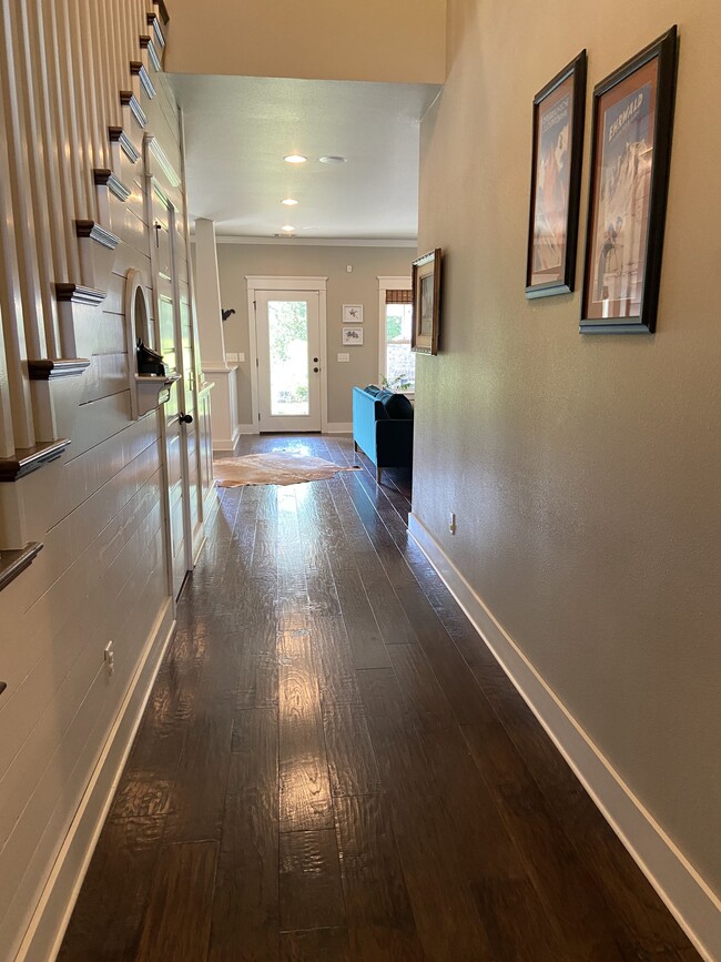 Photo - 612 Clinton Cir