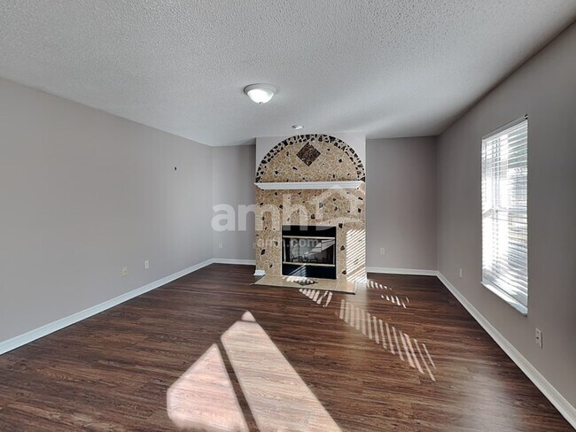 Photo - 1921 Knollcrest Dr