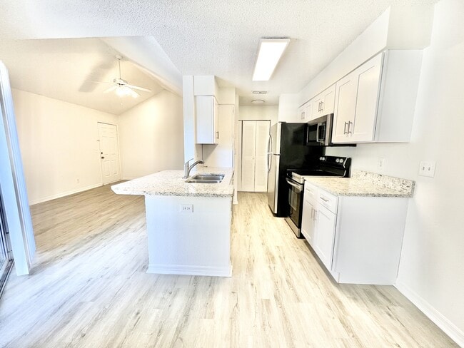 Photo - 1065 S Hiawassee Rd
