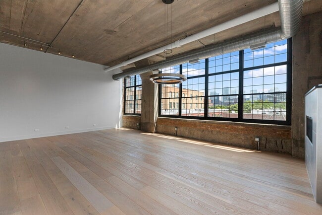 Building Photo - 17 N Loomis St Unit 4M