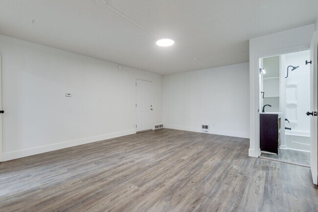 732 E Warrington Ave Unit 2nd Floor Front