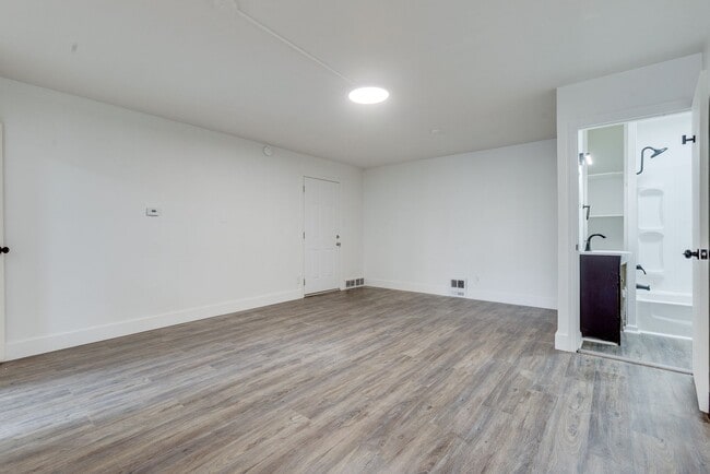 Photo - 732 E Warrington Ave Unidad 2nd Floor Front