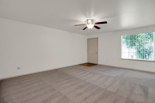 2 habitaciones, 1 baño, sala de estar - Willamette Landing