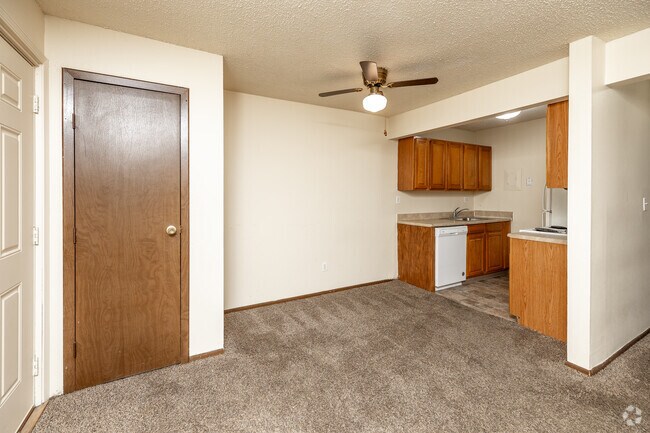 1BR, 1BA - First Floor/650 SF - Living Room
