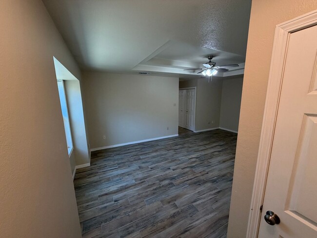 Building Photo - 732 Foster Ln