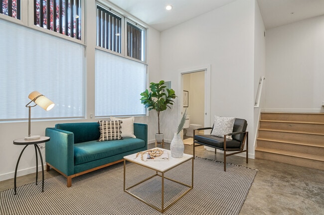 Photo - 867 W Grand Ave