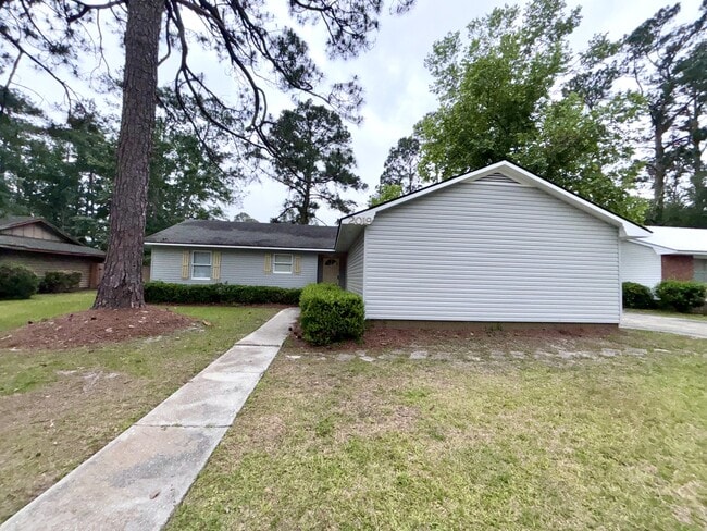 Building Photo - 2019 Bradley Ave