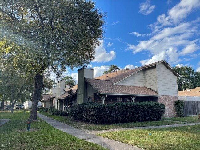 Photo - 12335 W Village Dr Unidad A
