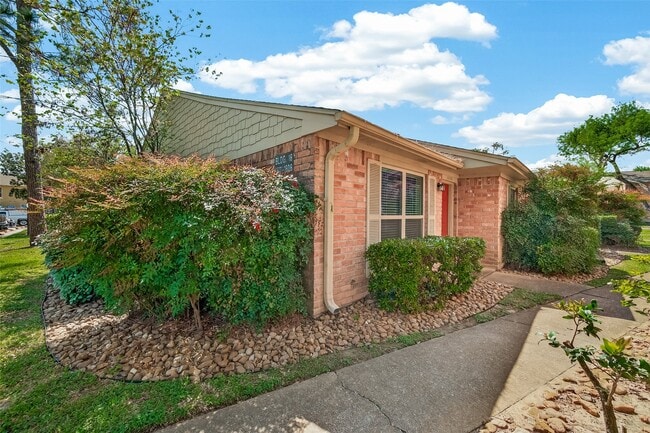 Building Photo - 8801 Hammerly Blvd Unit 1605