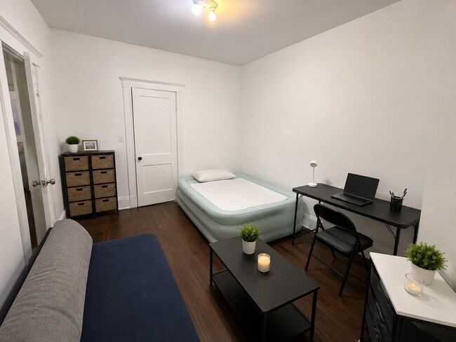 39 Strathmore Rd Unit 2