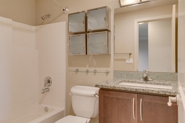 Building Photo - Beautiful 1 bed, 1 bath in Magnolia. Hardw... Unit 306 Rental