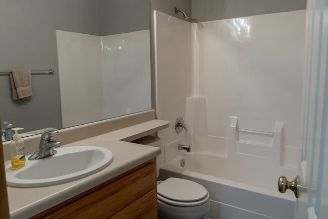 Photo - 7337 Collister Rd