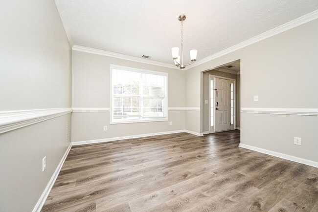 Photo - 145 Trelawney Ln