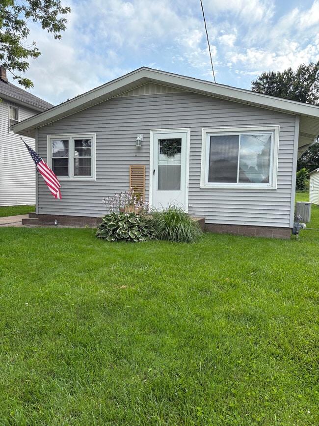 Building Photo - 309 19th Pl Rental