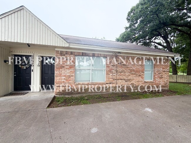 Building Photo - 8726 S Fm 148 Unit 8726  B