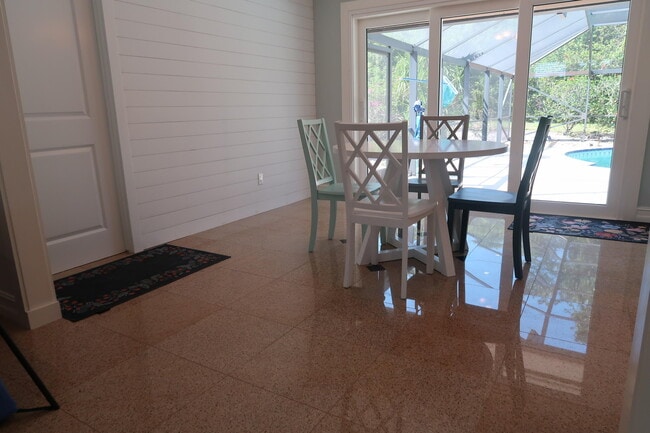 Photo - 1087 NE Quinn Pl