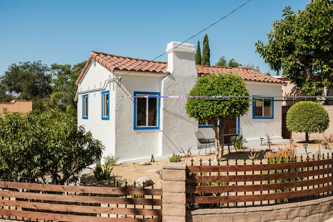 Photo - 4879 Hartwick St