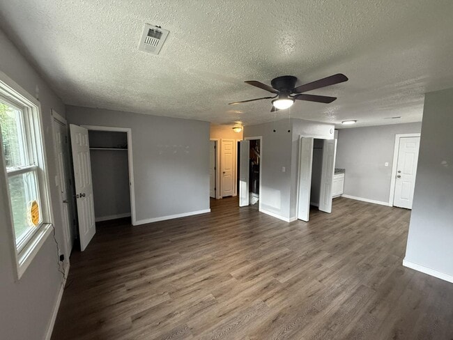 Photo - 1021 Mount St