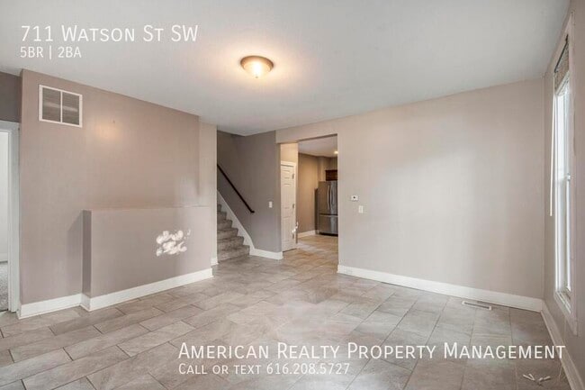 Photo - 711 Watson St SW