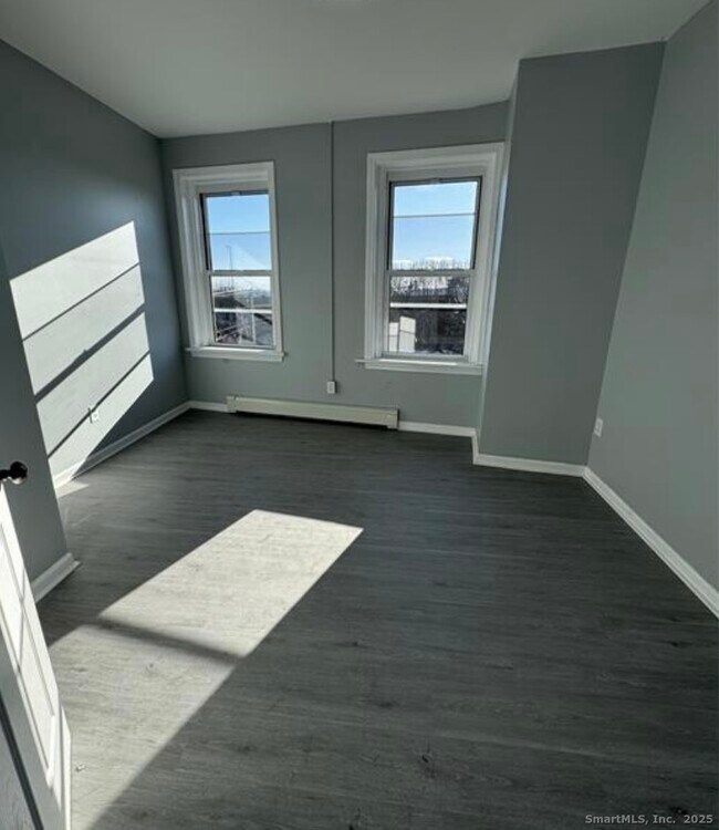 Photo - 413 E Main St