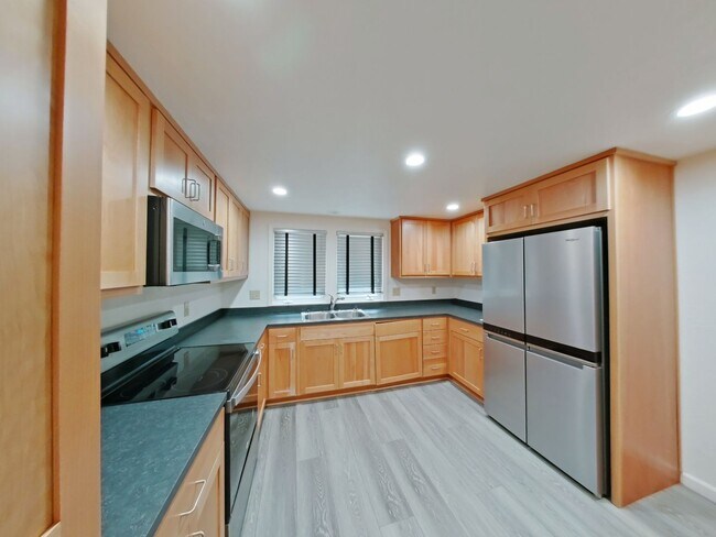 Photo - 5 Bed Rental in Convenient Location!