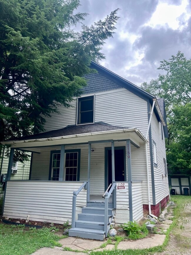 Building Photo - Newly Renovated Single Family Home!
