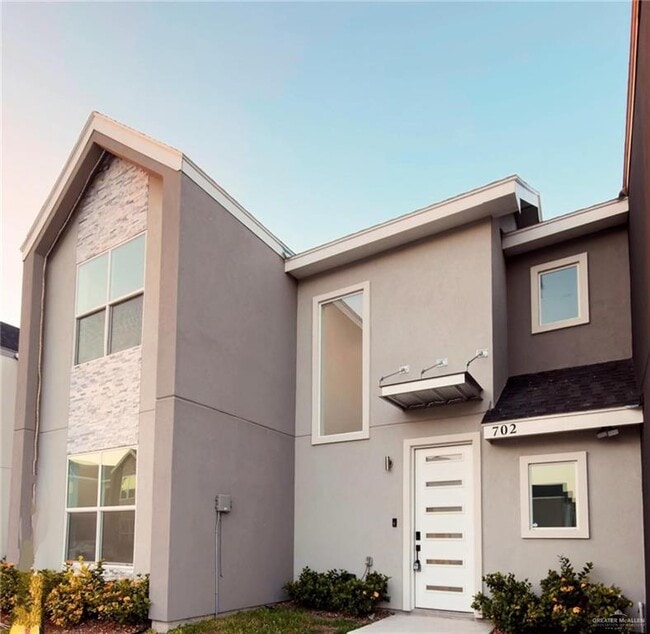 Building Photo - 16 West Dr