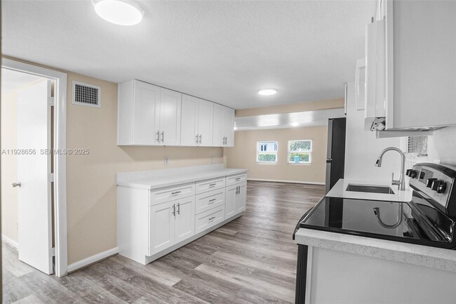 Photo - 212 SW 11th St