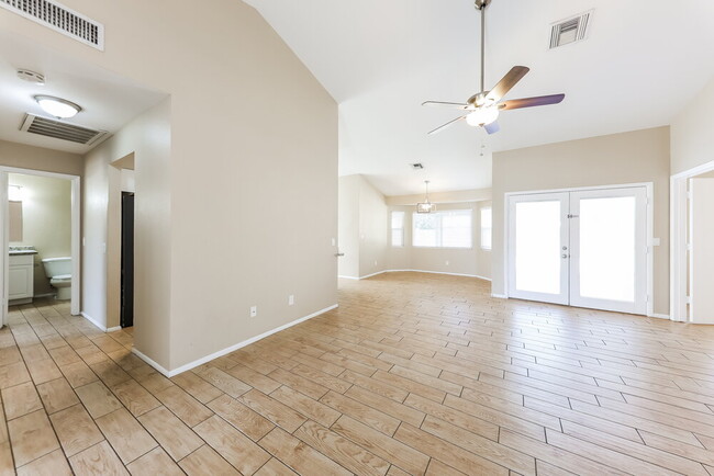 Photo - 10801 W Wagon Wheel Dr
