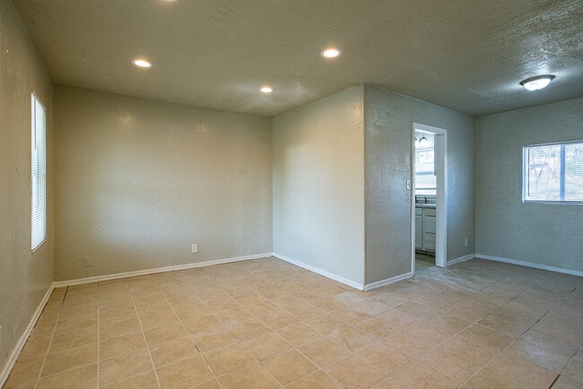 Photo - 1808 Magnolia St