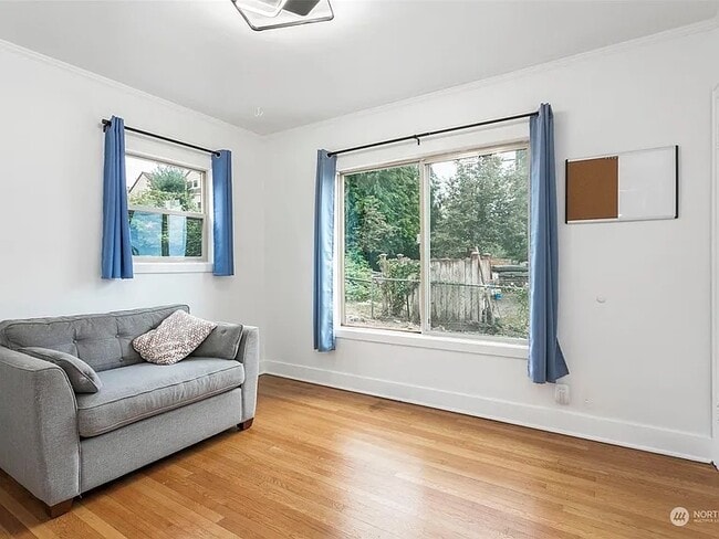 Photo - 710 Prospect Ave N