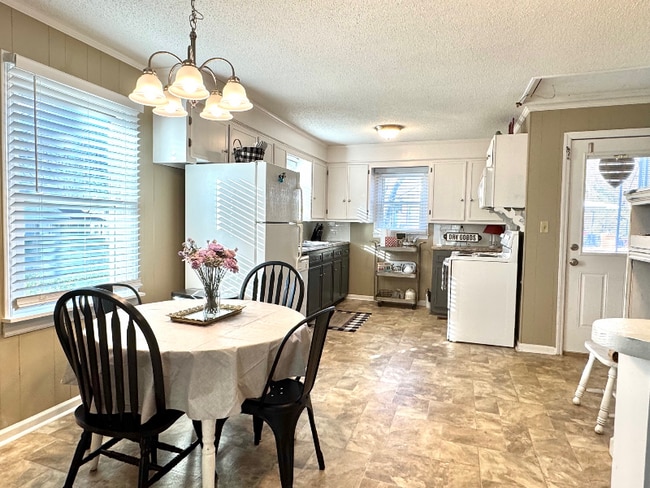 Photo - 908 Locust St