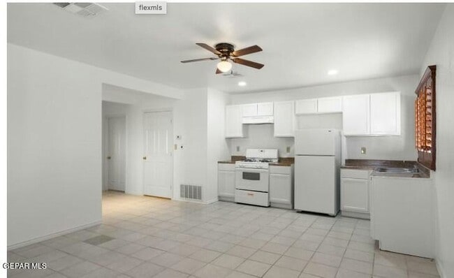Photo - 832 Wake Forest Ln