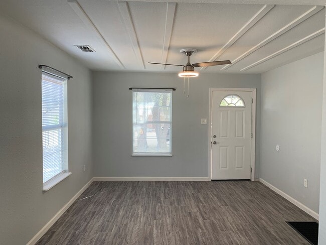 Photo - 1909 N Hancock Ave