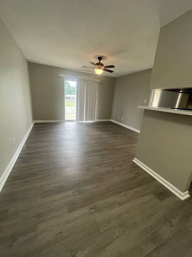 Building Photo - 105 Oriole Dr Unit 6 Rental