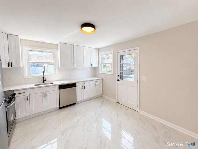 Photo - 405 Wilcoxson Ave