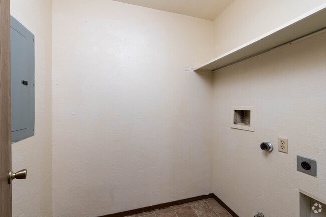 1BR, 1BA - 655SF