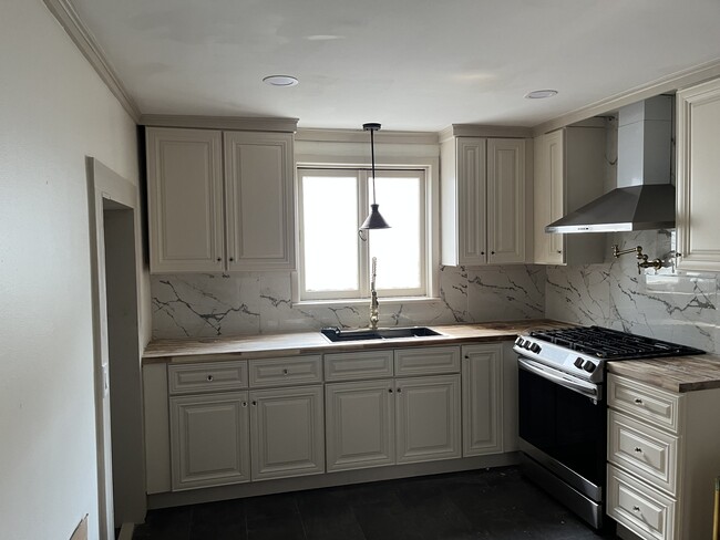 Custom Kitchen cabinets - 1400 Titus Ave Unit 2
