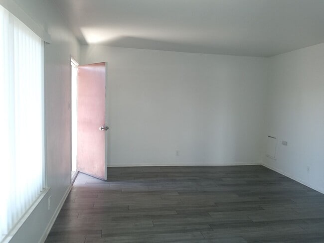 217 E Ivy Ave